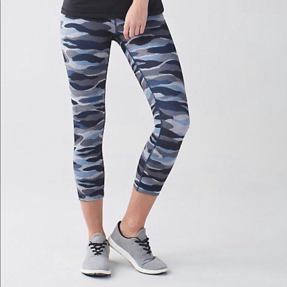 Lululemon wunder under Camo crop leggings